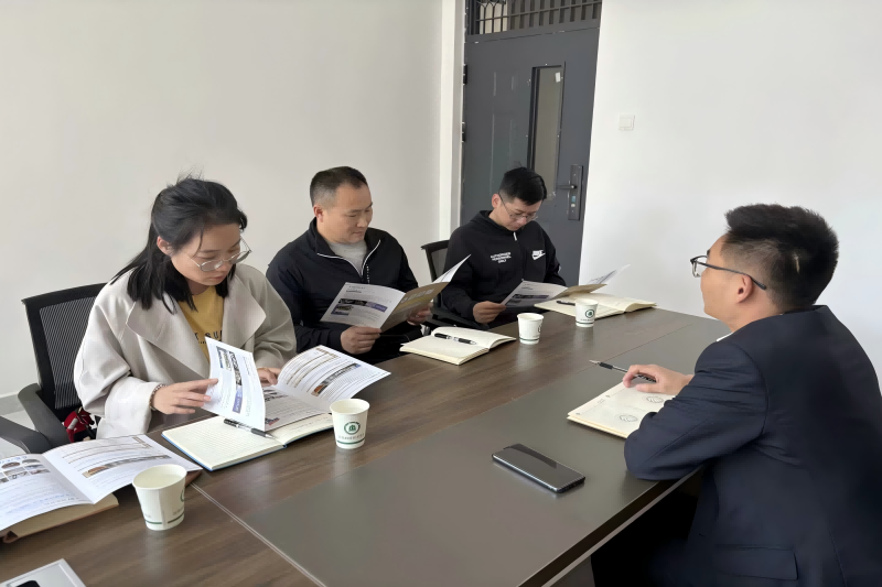 图片2 芜湖京师职业技术学校座谈会.PNG