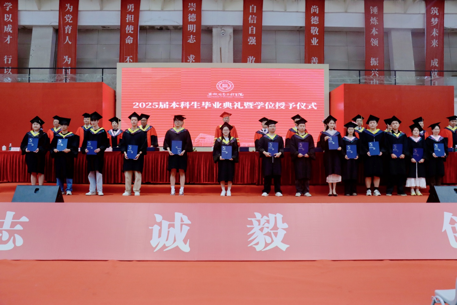 校友联络员.jpg 校友联络员.jpg