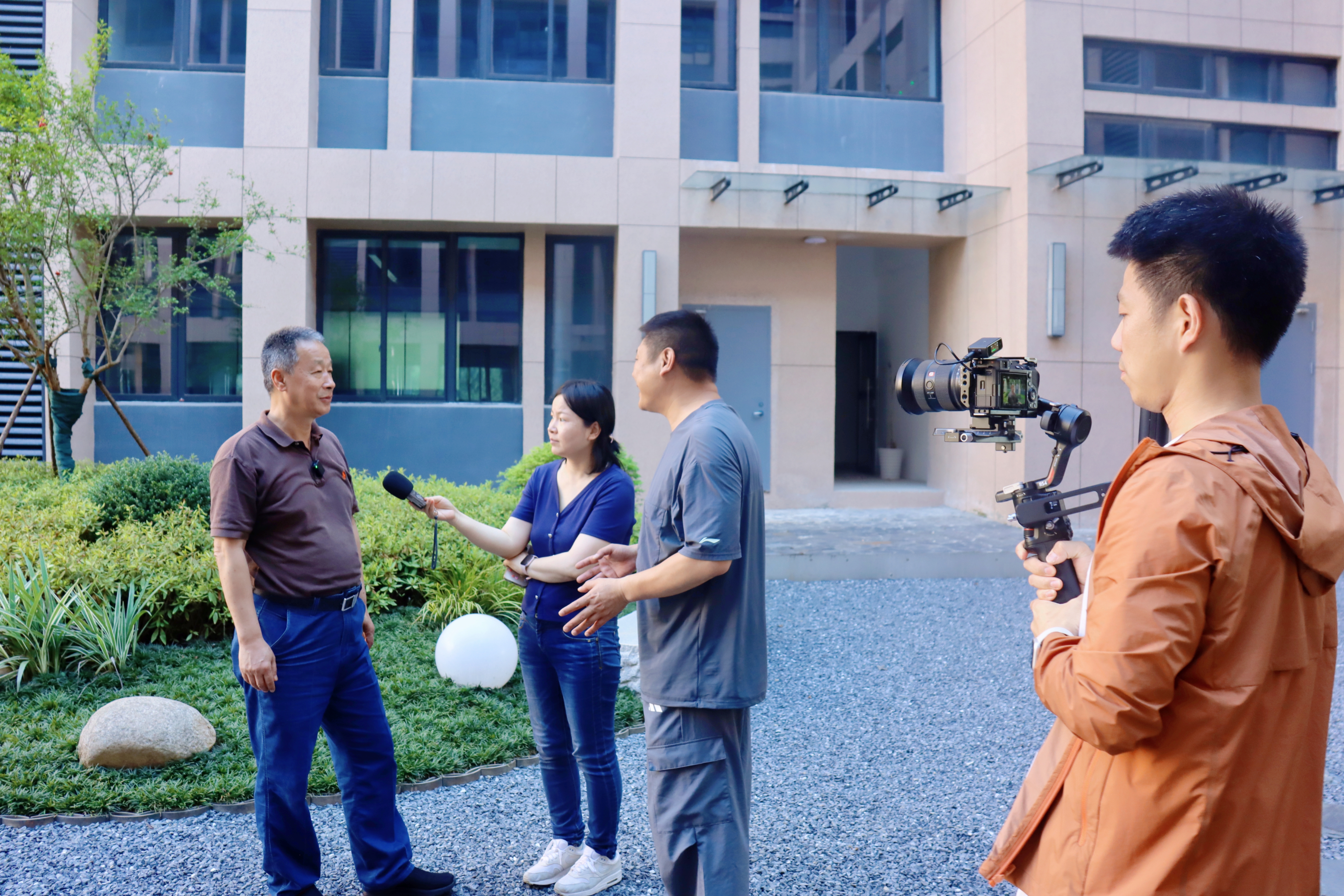 retouch_2025070409351449.jpg retouch_2025070409351449.jpg