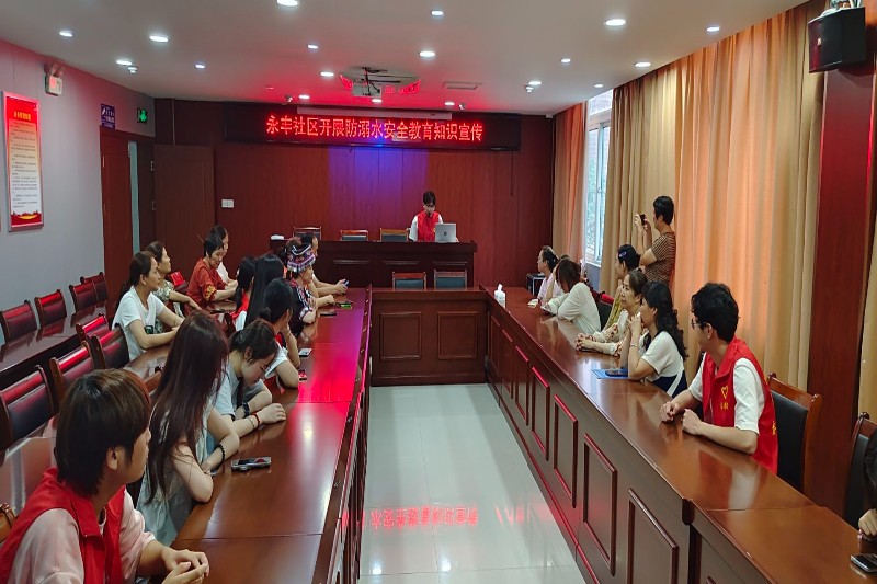 图片二:2025年6月29日,志愿团成员在永丰社区开展防溺水宣讲活动.jpg